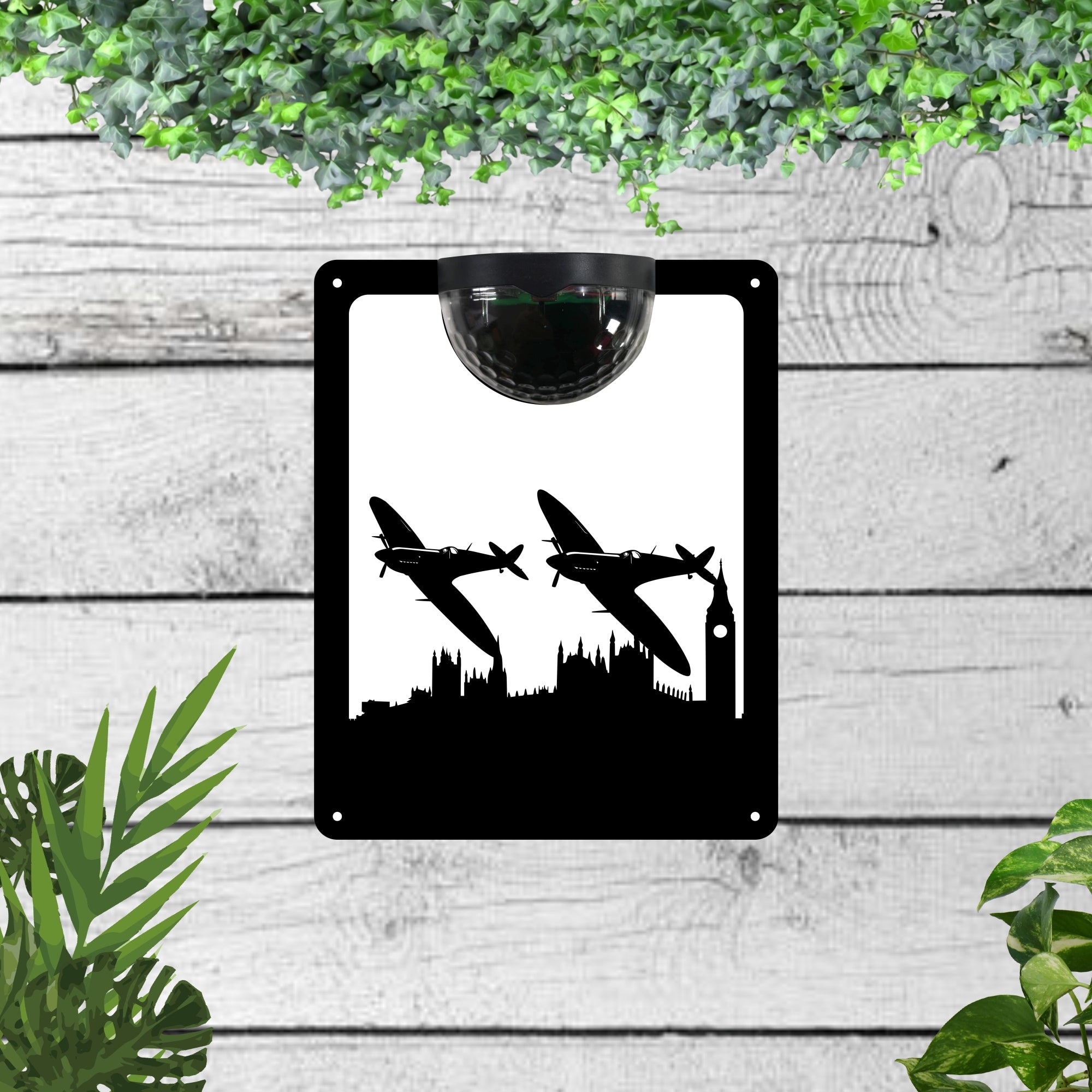 Solar light outlet wall plaque